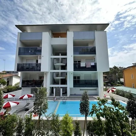 Pool Flat 400m From 비비오네
