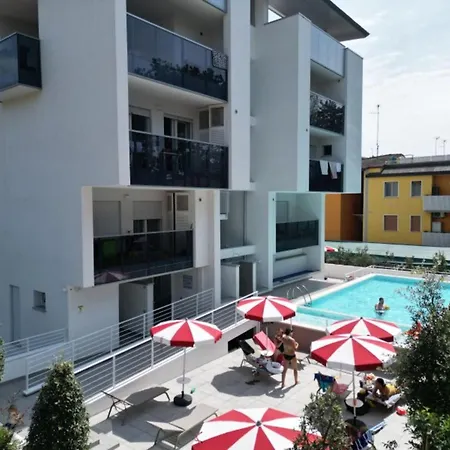 Pool Flat 400m From