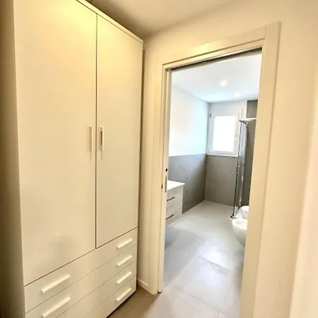 Pool Flat 400m From