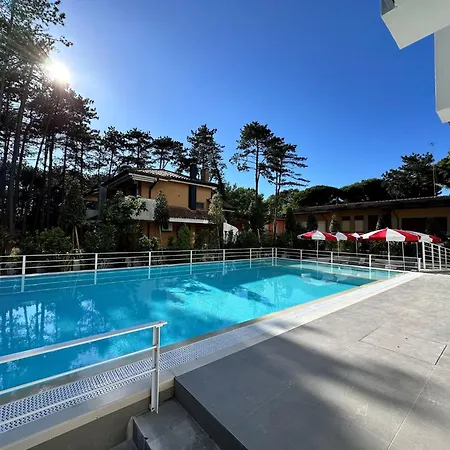 Pool Flat 400m From * 비비오네