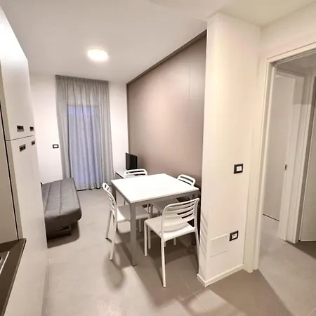 Pool Flat 400m From 아파트