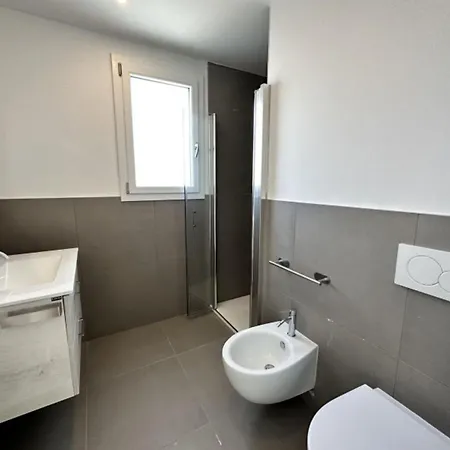 Pool Flat 400m From * 비비오네