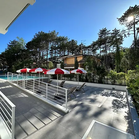 Pool Flat 400m From * 비비오네