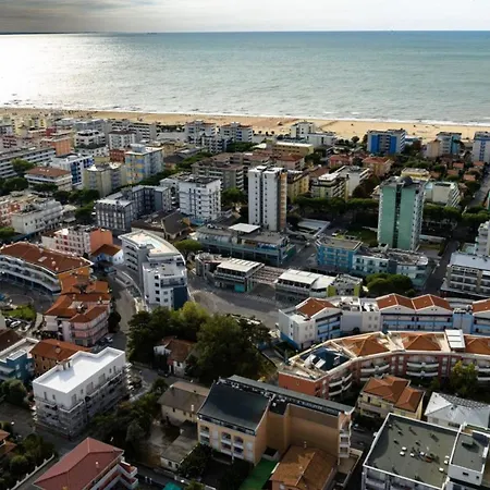 Pool Flat 400m From 아파트